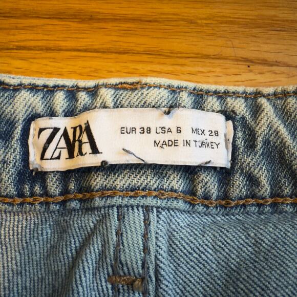 Zara Raw Hem Jeans Light Wash Blue High Waisted Straight Leg Size 6 - Picture 4 of 8